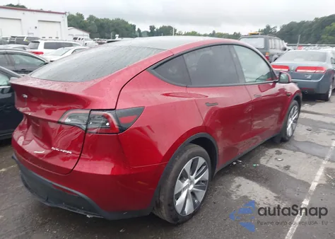 2024 Tesla Model Y Long Range Dual Motor All-Wheel Drive z USA, uszkodzony, nr VIN 7SAYGDEE1RF988367